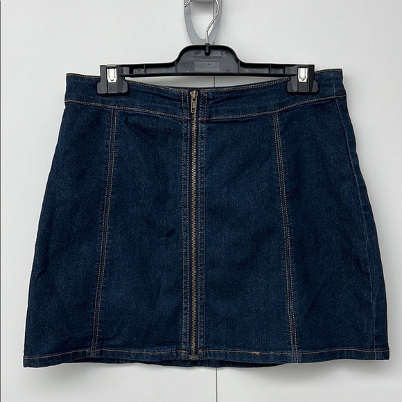 Stretch Denim Mini Skirt with front Zipper - Picture 8 of 10